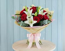 Букет цветов из:  Лилии и Розы в Мамедкалу