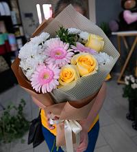 Букет цветов из:  Герберы, Розы и Хризантемы в Мамедкалу