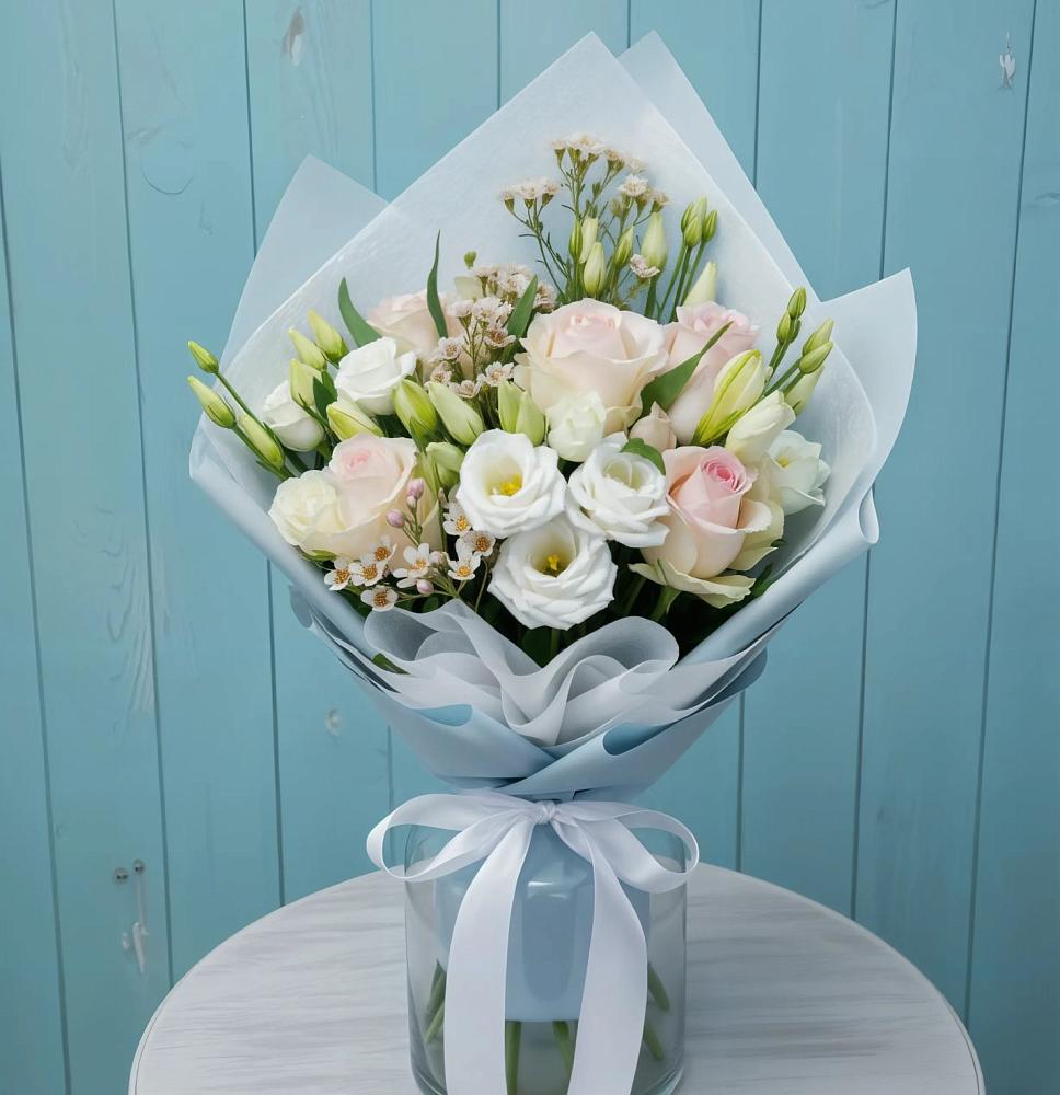 Букет цветов из: Розы и Лизиантусы в Мамедкалу