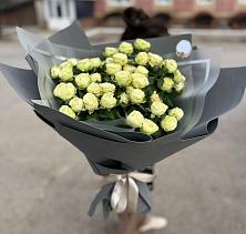 Букет Белые кустовые розы Солинеро в Мамедкалу