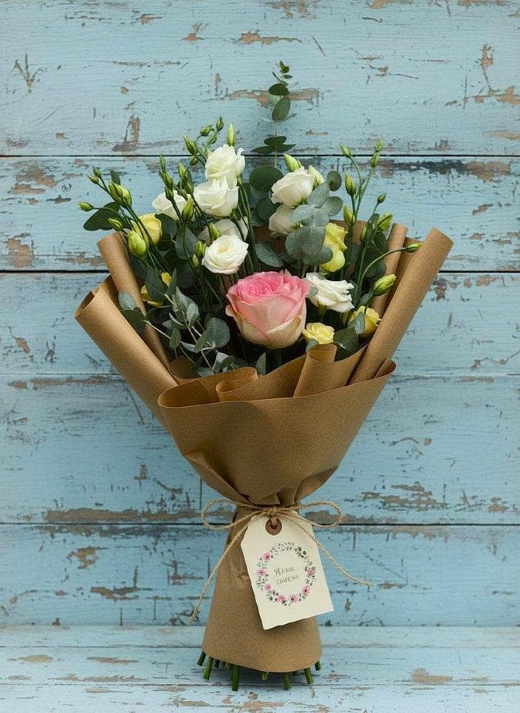 Букет цветов из: Розы и Лизиантусы в Мамедкалу