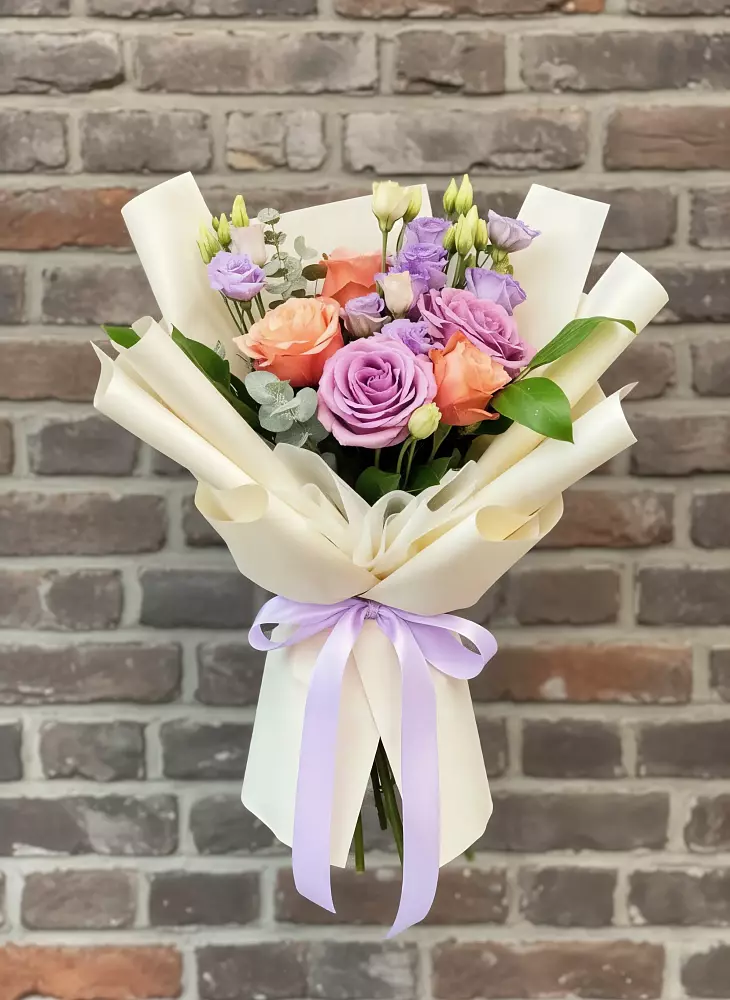 Букет цветов из: Лизиантусы и Розы в Мамедкалу