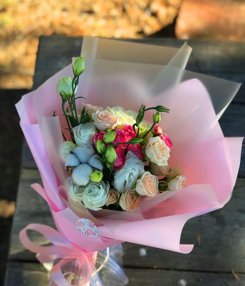 Букет цветов из: Розы и Лизиантусы в Мамедкалу