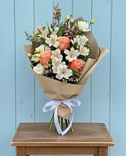 Букет цветов из:  Альстромерии, Лизиантусы, Розы и Хризантемы в Мамедкалу