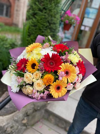 Букет цветов из: Герберы, Ромашки, Хризантемы, Розы и Подсолнухи в Мамедкалу