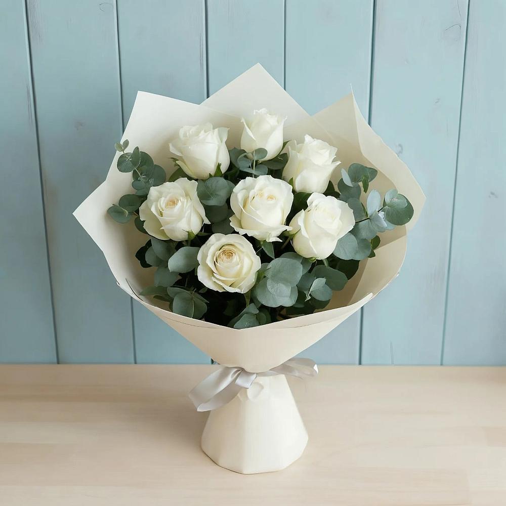 Букет Белые розы в Эвкалипте в Мамедкалу