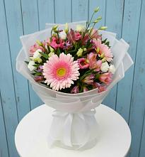 Букет цветов из:  Герберы, Альстромерии и Лизиантусы в Мамедкалу