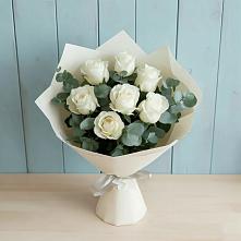 Букет Белые розы в Эвкалипте в Мамедкалу