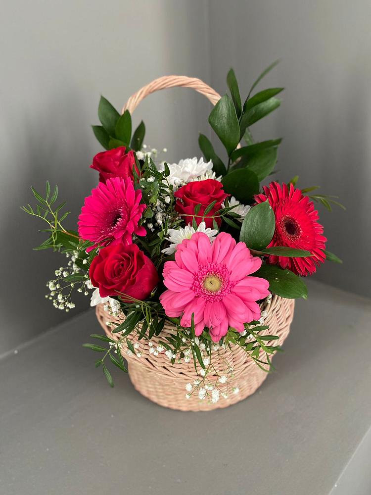 Цветочная композиция из Розы, Хризантемы и Герберы в корзине в Мамедкалу