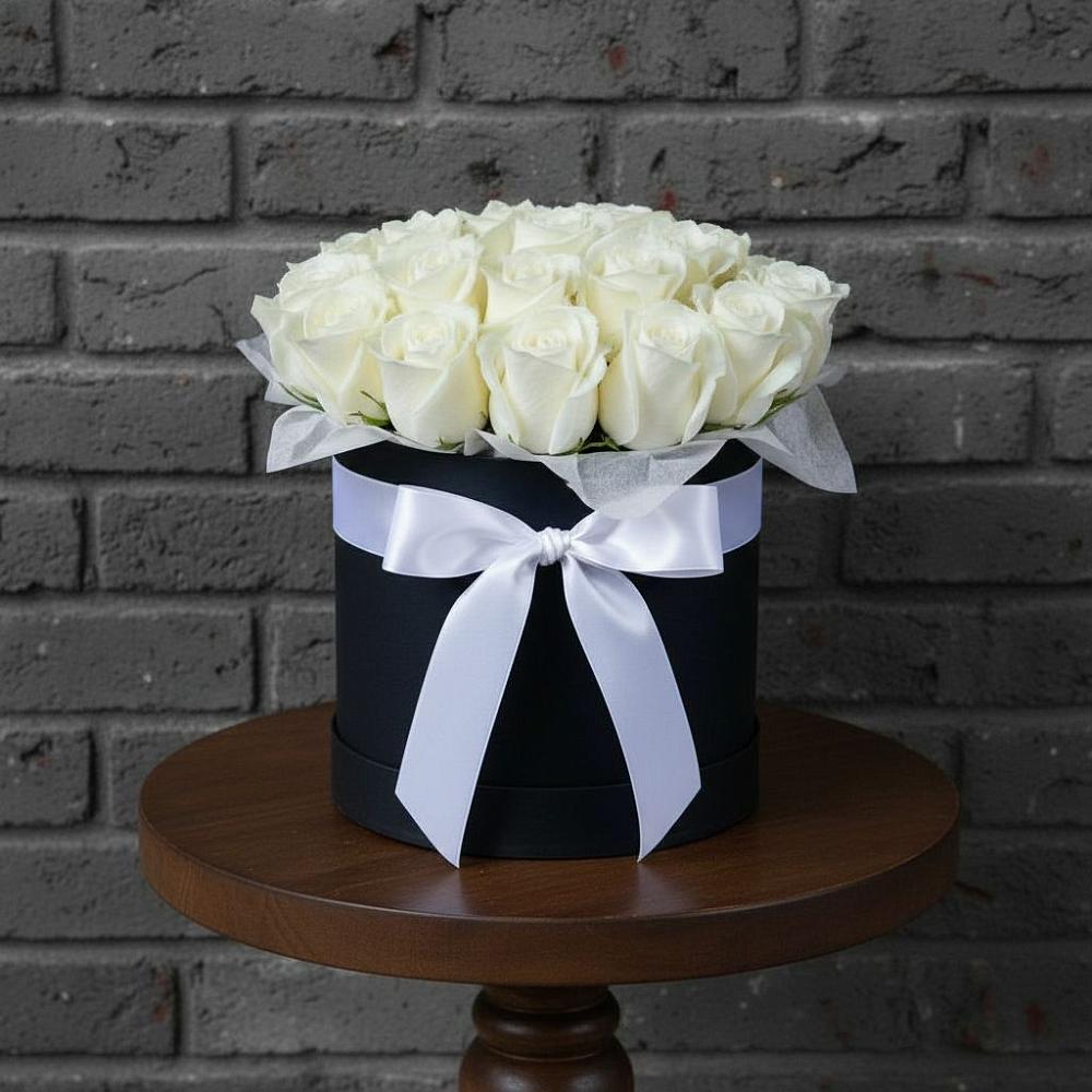 Цветочная композиция из Розы в шляпной коробке в Мамедкалу