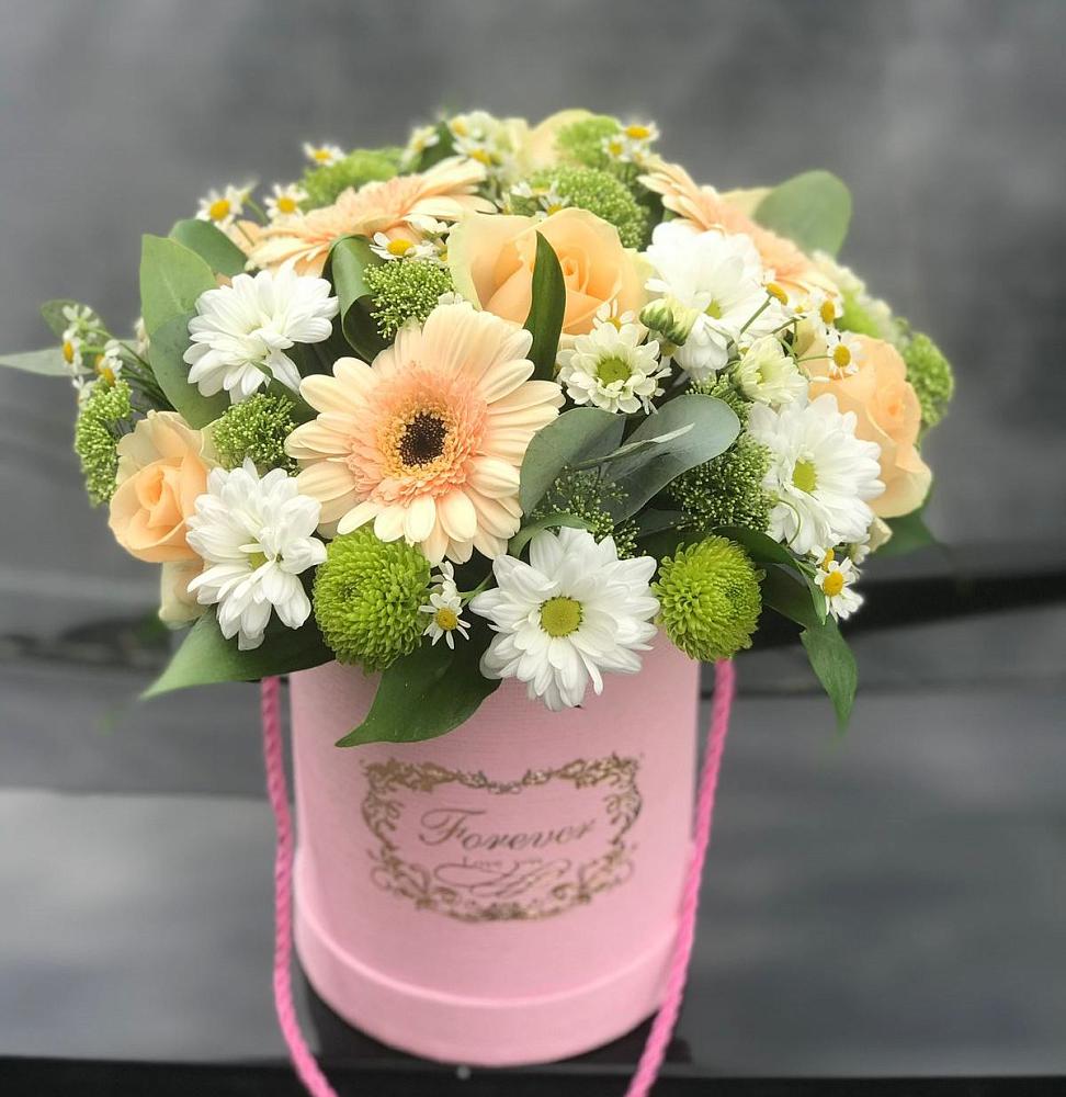 Цветочная композиция из Розы, Герберы и Хризантемы в шляпной коробке в Мамедкалу