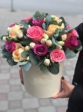 Цветочная композиция из Розы в шляпной коробке в Мамедкалу