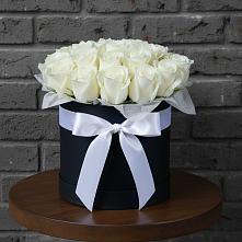 Цветочная композиция из Розы в шляпной коробке в Мамедкалу