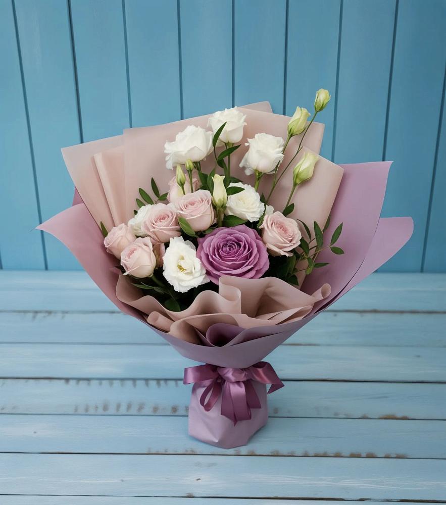 Букет цветов из: Розы и Лизиантусы в Мамедкалу